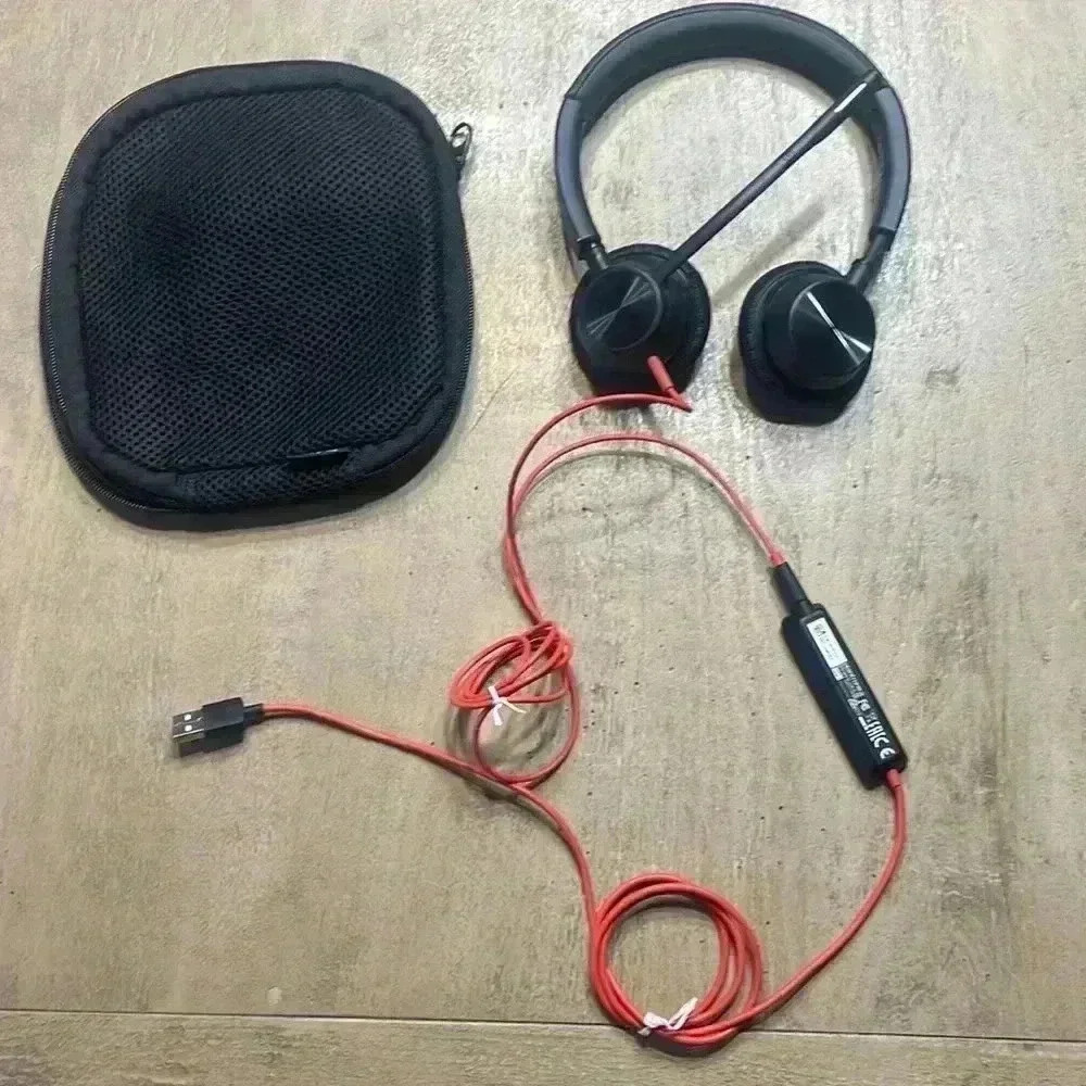 Poly USB corded headset 3300 series, new with case.